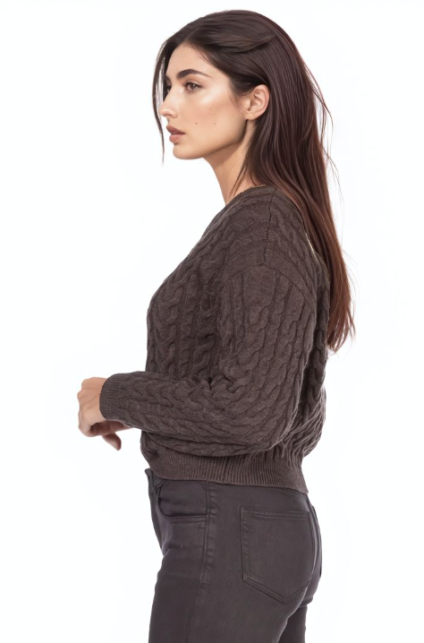 IZZY - CREWNECK COZY CABLE SWEATER